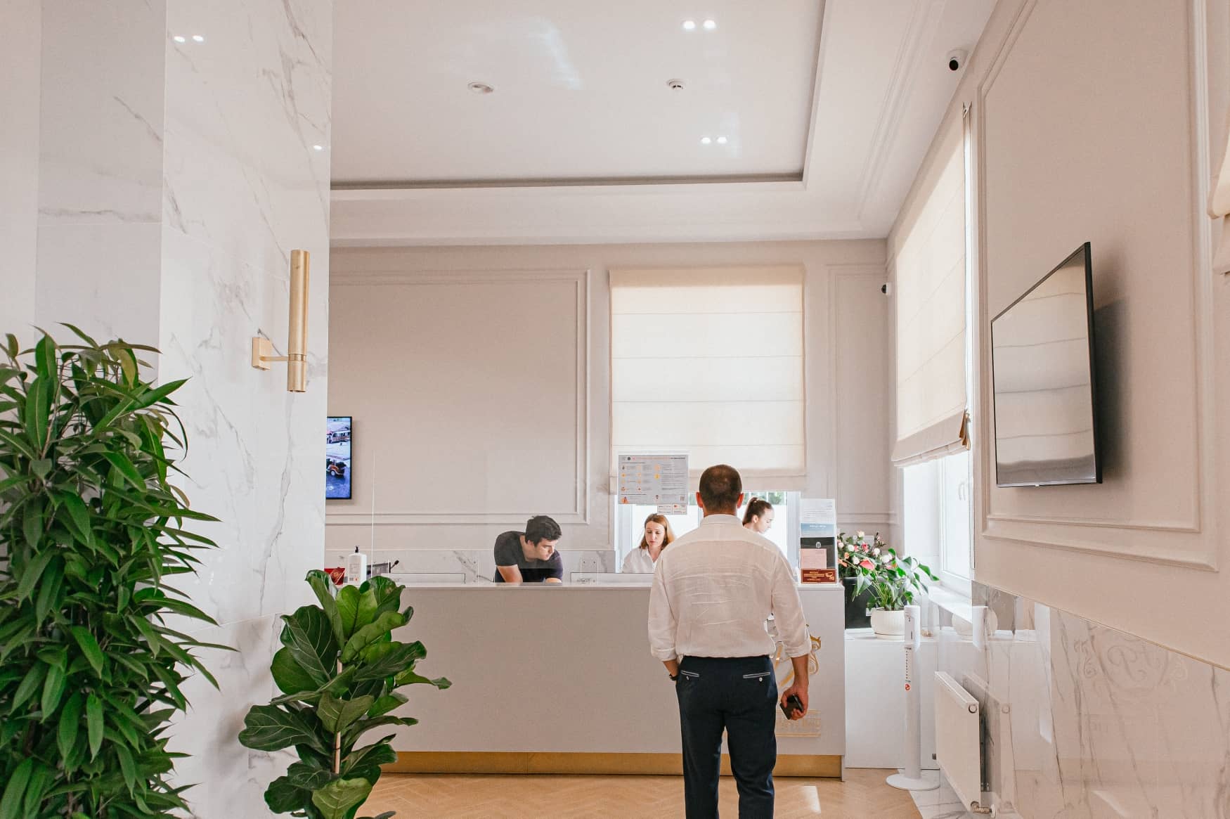 Дизайн входной группы ресепшн отеля Фонтан Престиж 